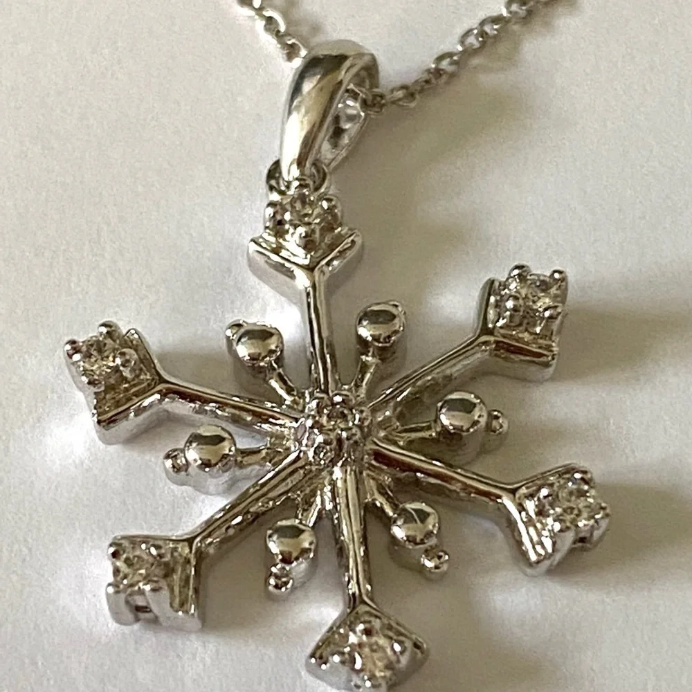 925 SAI Necklace Snowflake CZs Pendant Chain 18” 3.27g
